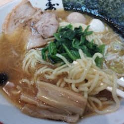 醤油とんこつらーめん(800)