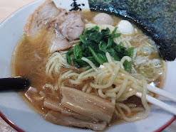 「醤油とんこつらーめん(800)」@らぁ麺処 寿の写真