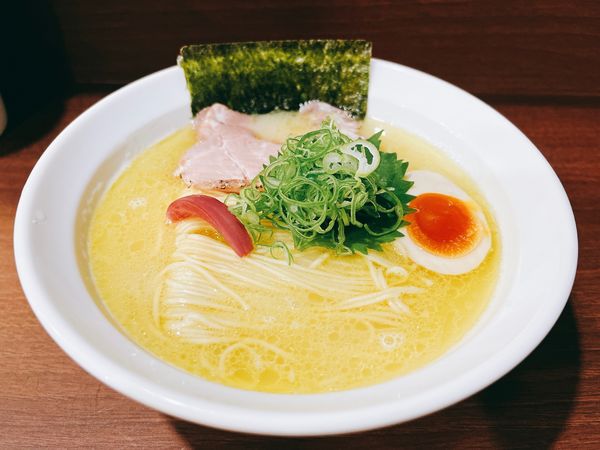 「貝潮すだち白淡」@メヂカそば 吟魚の写真