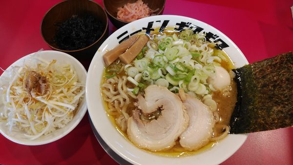 「【限定】チーユラーメン/麺大盛」@ラーメン ギタギタの写真