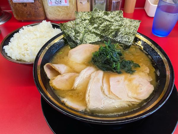 「チャーシューめん＋ライス大盛り」@王道家直伝 との丸家 八潮店の写真