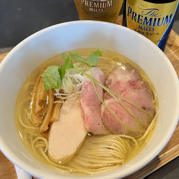 「丸鶏ラーメン（塩）＋瓶ビール（中）」@麺屋 花枇の写真