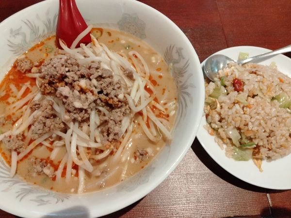 「担々麺と半チャーハンセット」@美食坊の写真
