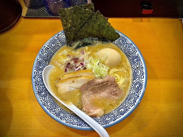 「特製蛤豚骨ラーメン」@中華そば 円月の写真