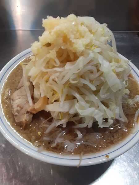 「ラーメン800円､野菜ニンニクアブラ」@らーめん大 大久保店の写真