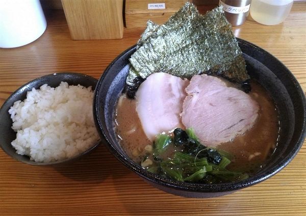 「ラーメン(750円)」@東京 家系ラーメン Yeah Kの写真