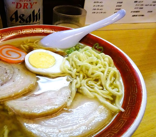 「ラーメン（490円）＋チャーシュー2枚（150円）＋ビール」@亀次郎の写真