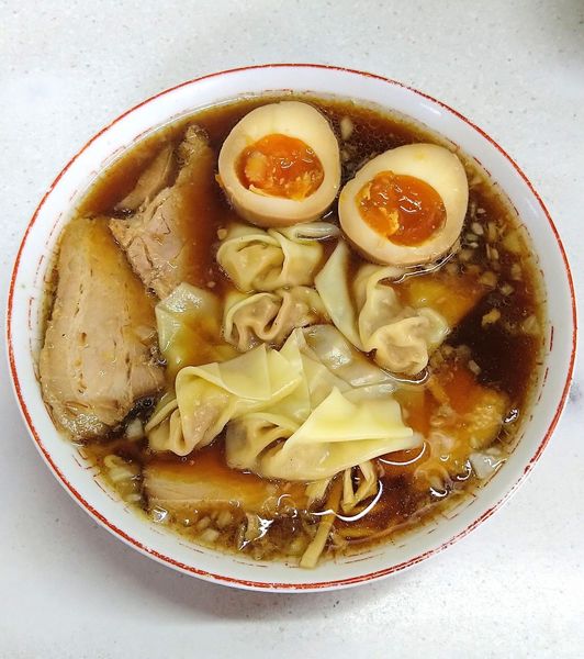 「チャーシューワンタンメン 900円＋玉子 100円」@ラーメン 天一の写真