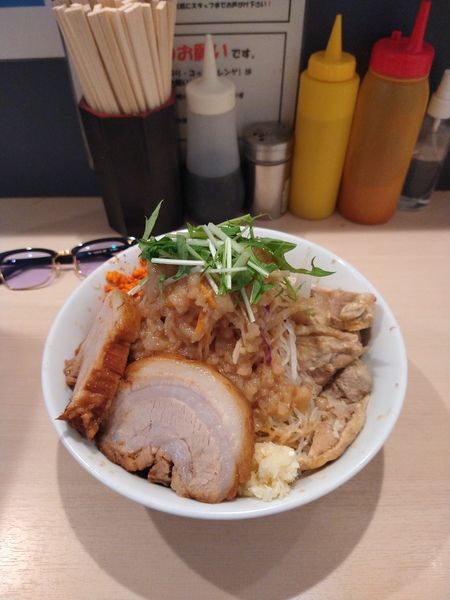 「冷やし中華+豚ダブル　1500円」@鷹の目 蒲田店の写真