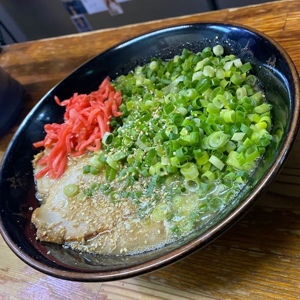 「わくらーめん🍜🥢(青葱)」@博多とんこつラーメン わ蔵 歌舞伎町店の写真
