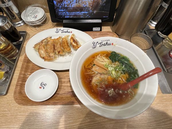 「ラーメン 餃子セット621円」@れんげ食堂 Toshu 本八幡店の写真