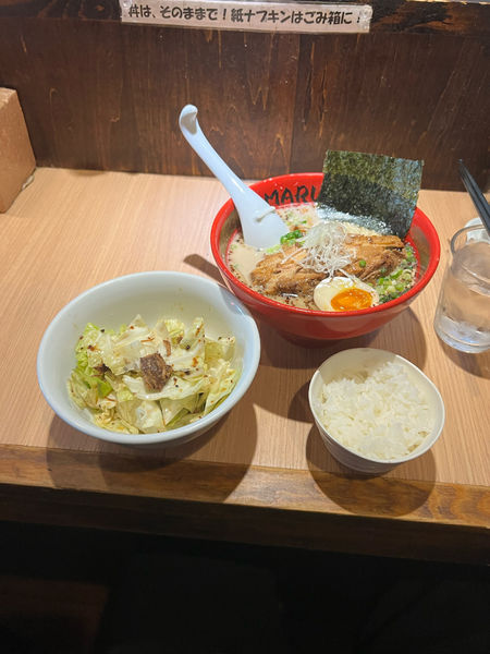 「ラーメン　サービスライス　キャベツ　1030円」@○麺堂の写真