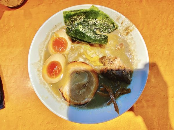 「特製濃厚煮干そば(醤油):1,040円、和え玉:250円」@麺屋 音の写真