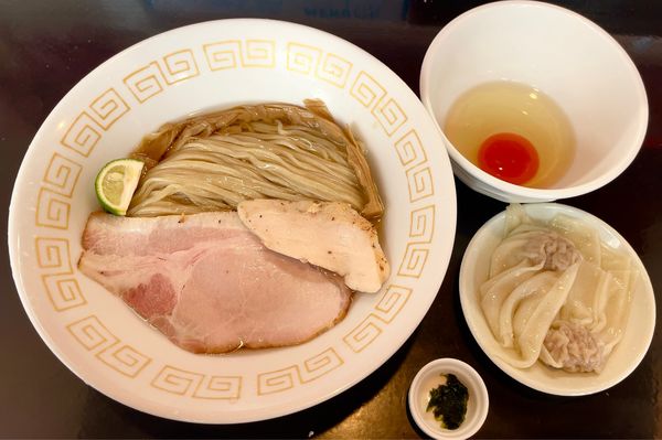 「限定 食べる昆布水麺白醤油ver. with 雲呑／夢王 & レ」@麺処おぐらの写真