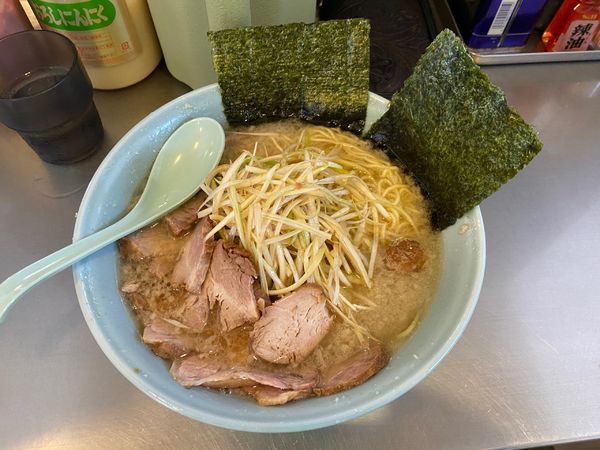 「ネギチャーシューメン中盛　固め濃いめ多め」@ラーメンショップ 椿 玉造店の写真
