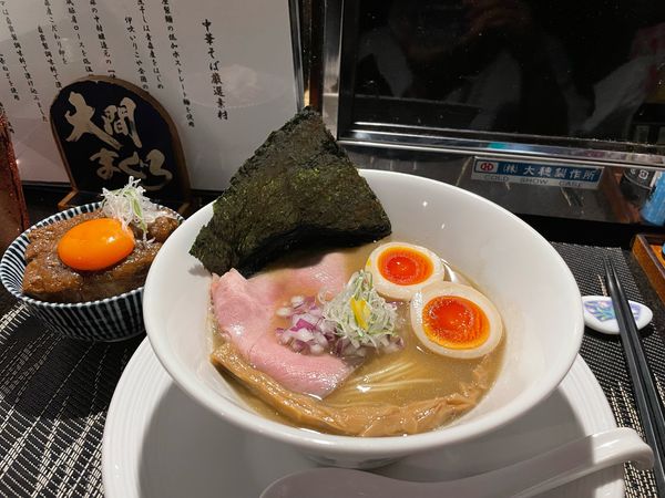 「濃厚煮干し蕎麦（味玉入り）¥950」@酒肴場 屯の写真