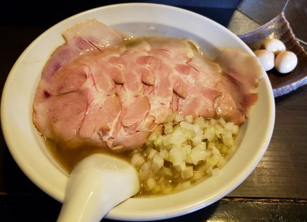 「煮干しそばclassic 肉まし うずら」@灰汁中華 丿貫 福富町本店の写真