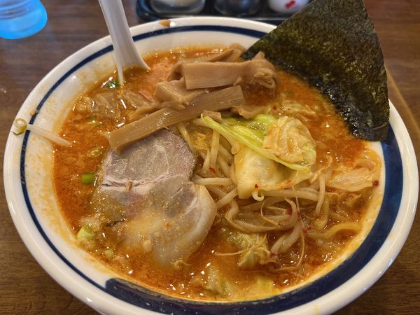 「麺硬辛味噌ラーメン　メンマ」@らーめん屋 あじとら 狭山笹井店の写真