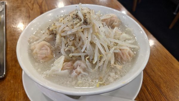 「にんにく塩雲呑麺」@広州市場 五反田店の写真
