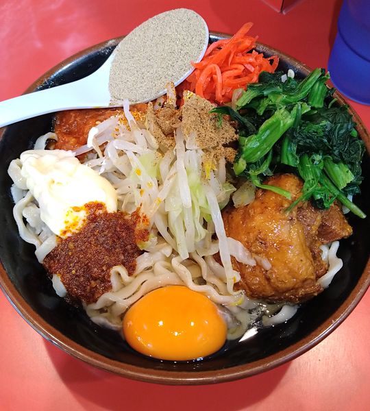 「冷やしまぜそばミニ+ほうれん草､煮干し粉」@麺屋 桐龍 久喜店の写真