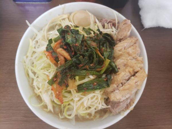 「小豚、ネギ、にらキムチ、味玉」@ラーメン二郎 横浜関内店の写真