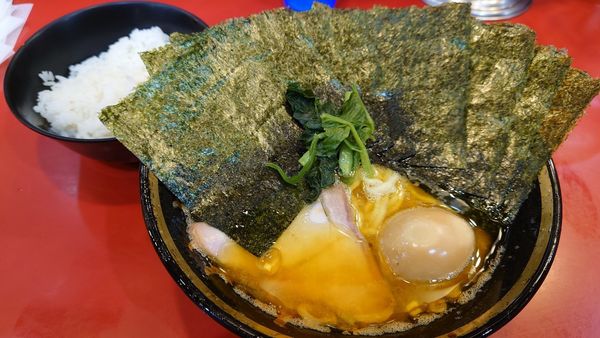 「ノリ、味玉追加」@家系総本山 ラーメン吉村家の写真