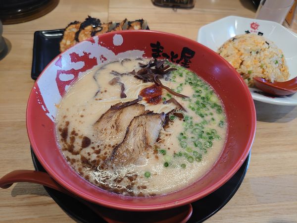 「牛じゃんラーメン+セット」@ラーメンまこと屋 各務原鵜沼店の写真
