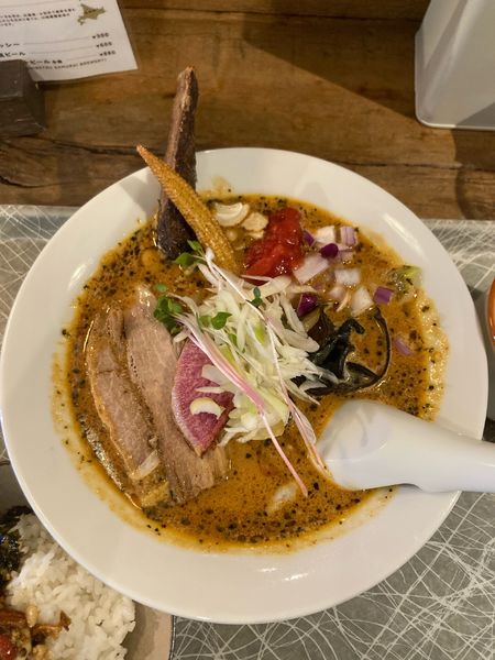 「スパイスラーメン(ナッツごはんとラッシーセット)」@スパイスラーメン 点と線. 下北沢店の写真