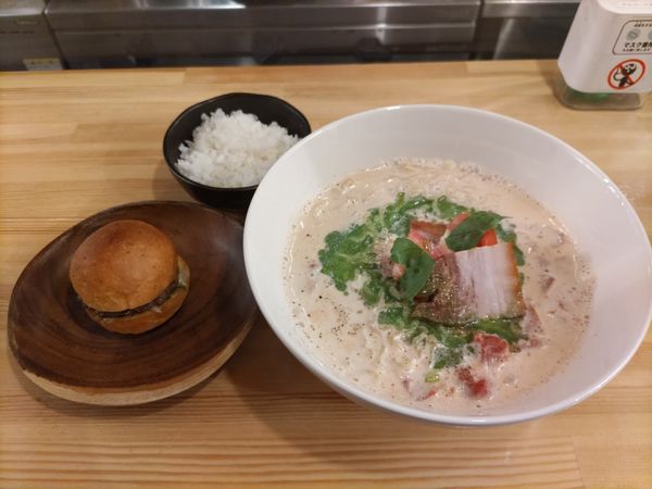 「ハイドラーメン·ミニハイド塩ハンバーガー·ごはん」@ハイドモードの写真