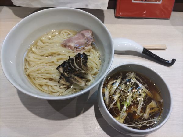 「黒舞茸と近江黒鶏の昆布水つけ麺 1200円」@柳麺 呉田-goden-の写真