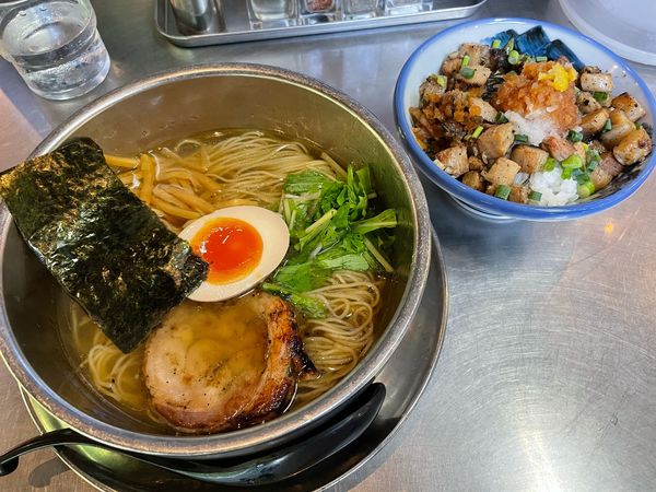 「塩らーめん（淡麗）、炙りコロチャーシュー飯」@ZUND-BARの写真