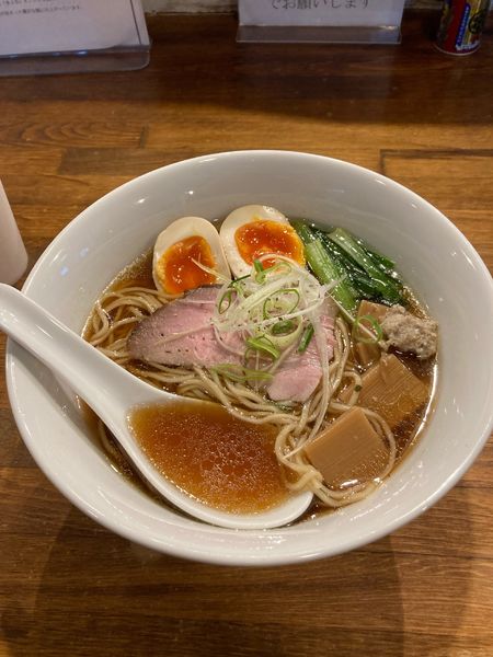 「醤油ラーメン」@空の青とひまわり畑の写真