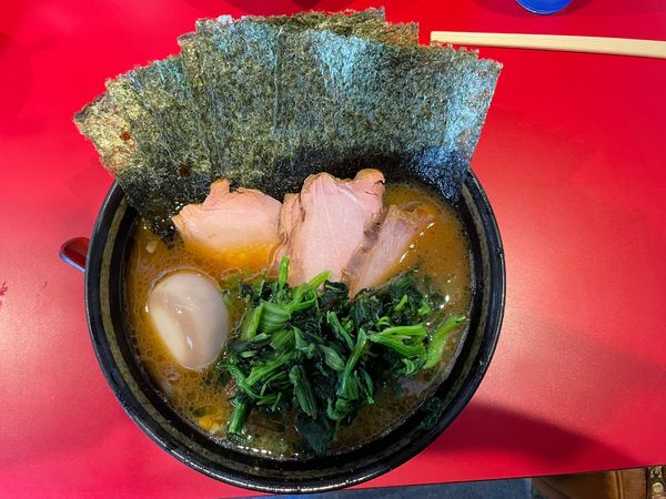 「特製ラーメン　ほうれん草」@家系ラーメン 稲葉家の写真