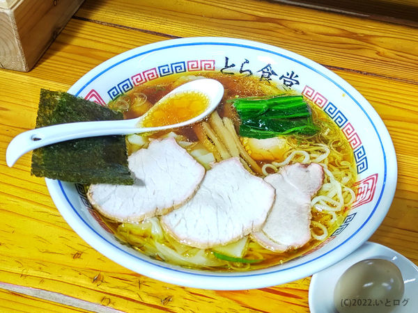「焼豚ワンタン麺（大盛り＋半熟煮玉子）」@とら食堂の写真