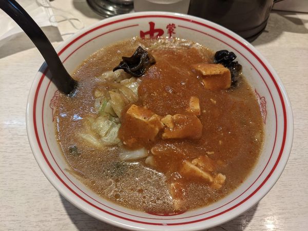 「蒙古タンメン820円　麺半分」@蒙古タンメン 中本 新宿店の写真