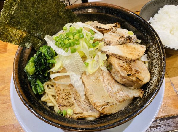 「【限定】家系まぜそば＋鶏チャーシュー＋追い飯」@千極煮干の写真