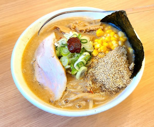 「白味噌ラーメン+大盛」@麺処 諭吉の写真