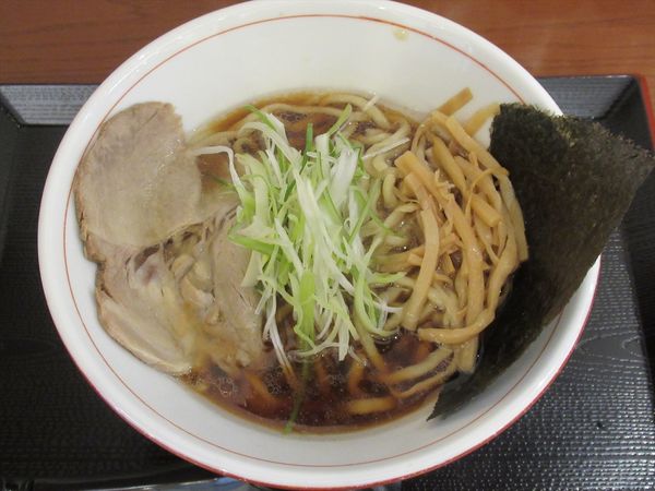 「しょう油らーめん(小盛)(800円)」@麺屋でんの写真