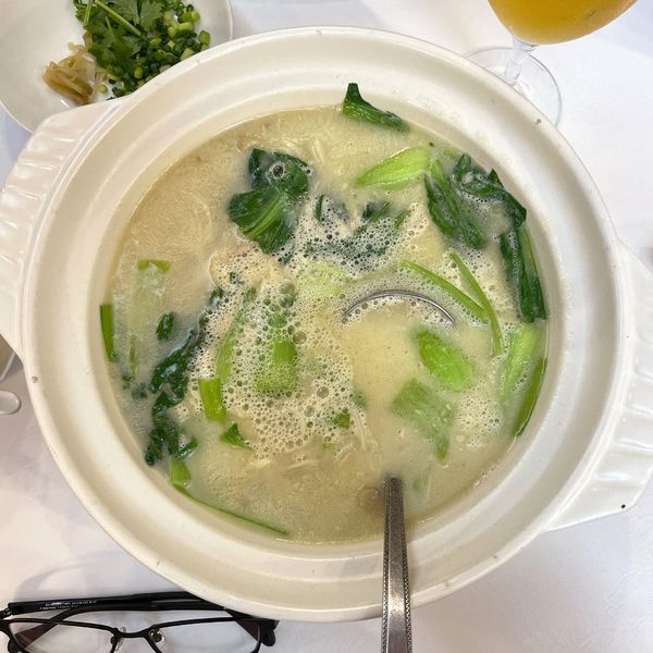 「爛鶏煨麺（鶏土鍋煮込みそば）」@中国料理 新橋亭 新館の写真