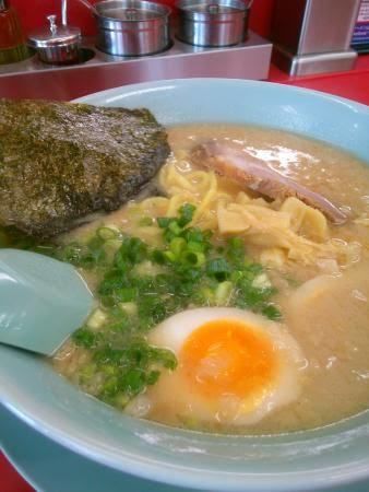 「プレミアム塩豚骨」@ラーメン山岡家 さいたま宮前店の写真