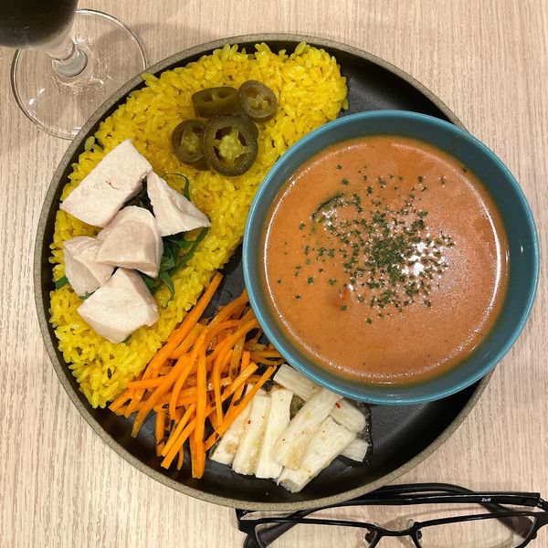 「せろり香る夏野菜の冷やしカレー feat薩摩ハーブ悠然どり」@スパイスパレットの写真