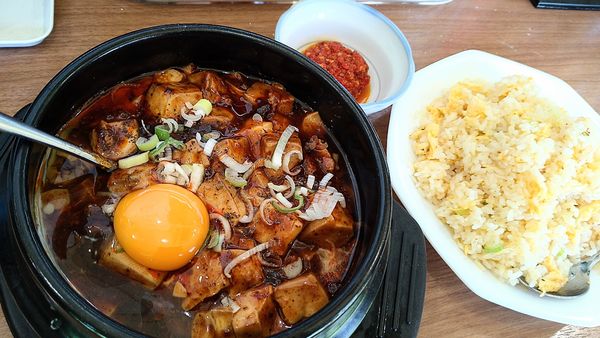 「陳麻婆豆腐＋半炒飯」@中國面飯食堂 祥龍房 東八道路店の写真