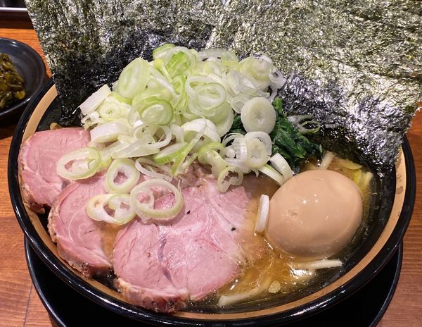 「醤油豚骨138 ネギ 硬 多」@らーめん三郷家の写真