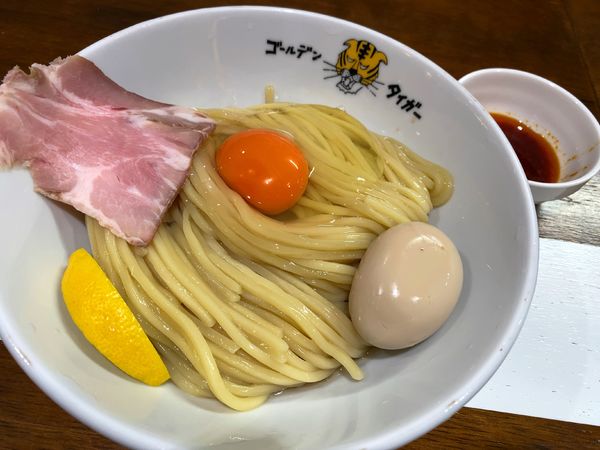 「特製TKM（中盛）＋虎ラー油」@ゴールデンタイガーの写真