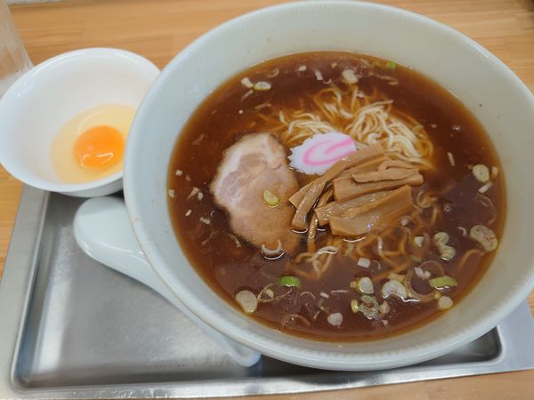 「中華そば(小) 生玉子」@田無大勝軒の写真