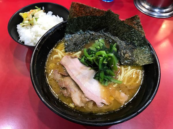「ラーメン　730円」@家系総本山 ラーメン吉村家の写真