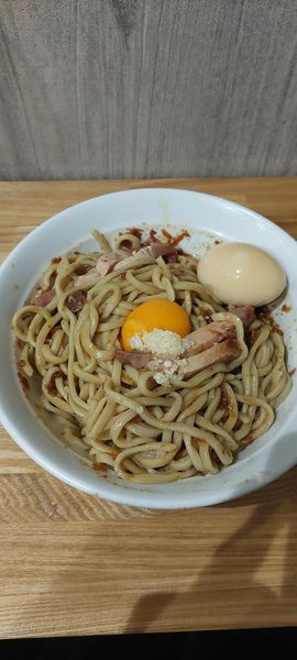 「MO汁なしニンニク＋煮卵」@麺屋のスたの写真