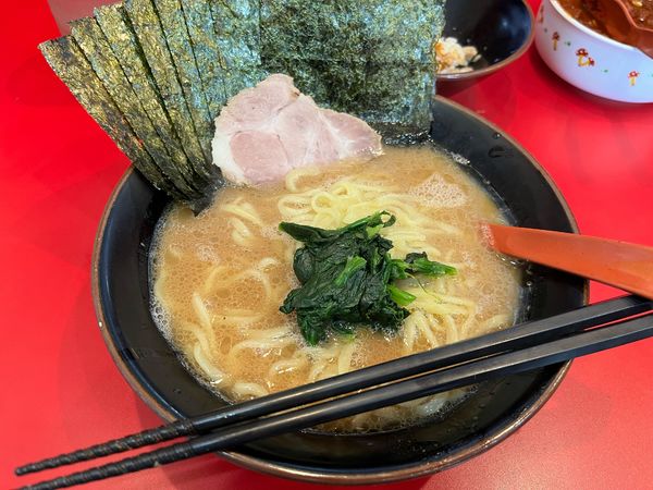 「ラーメン並【650円】」@横浜ラーメン おか本の写真