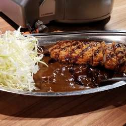 ロースカツカレー（中盛）840円