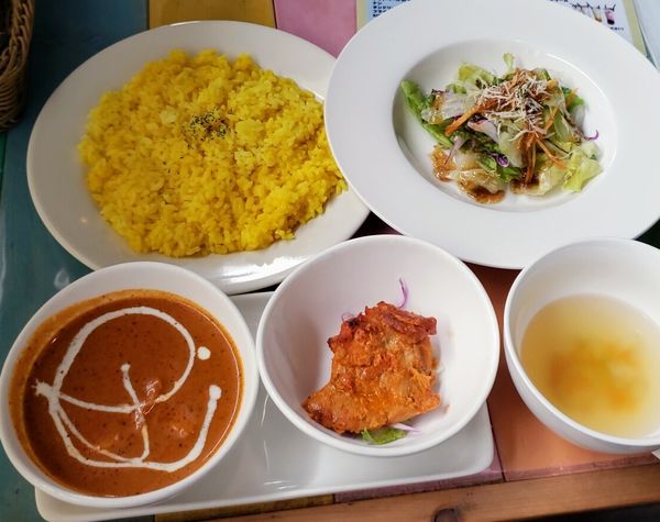 「Ａランチ（バターチキンカレー、タンドリーチキン） ￥830」@YETI CAFEの写真